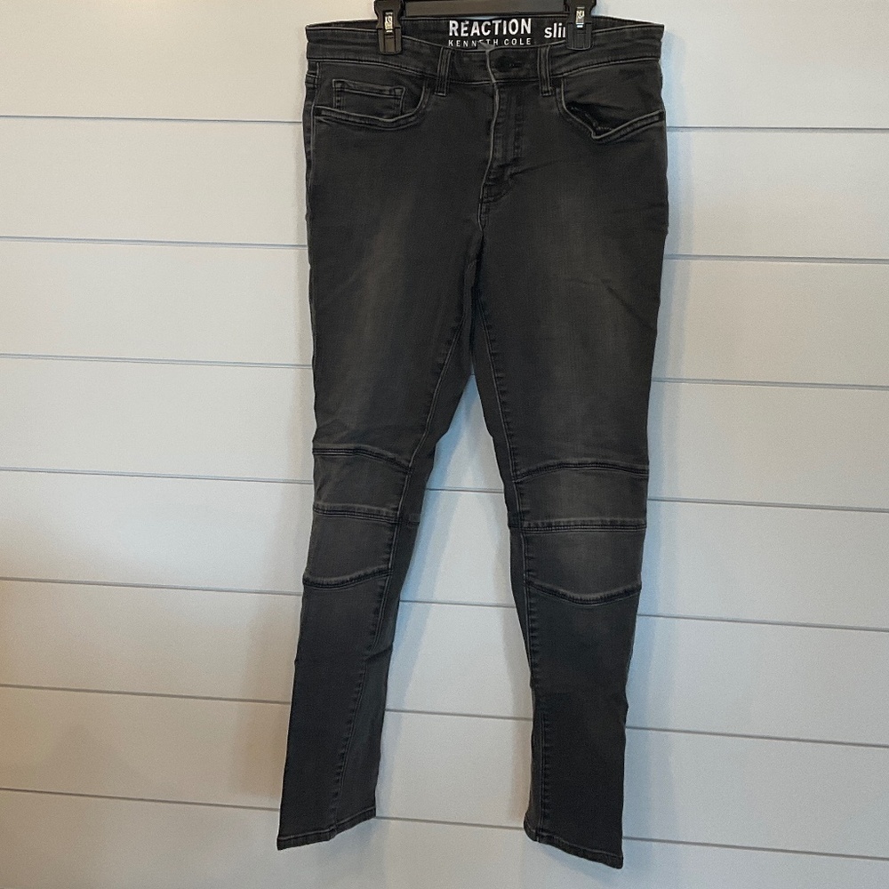 #231 MEN’S KENNETH COLE SLIM JEANS SIZE: 30/30 COLOR: BLACKISH